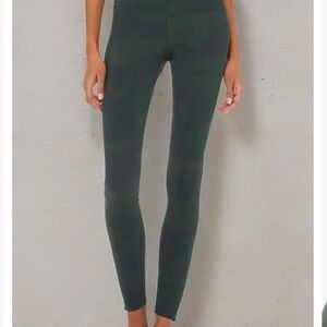 Alo Yoga Women's High-Waist Camo Vapor Legging